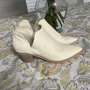 Dolce Vita Floral Embossed Notched Western Style Booties Cream Size 6